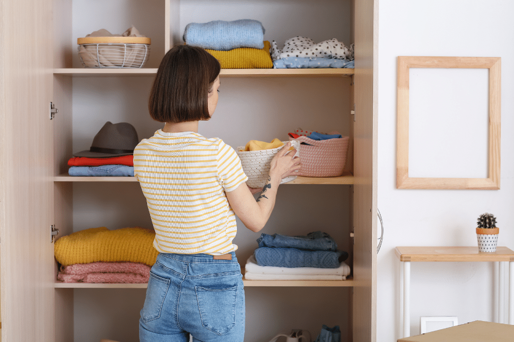 Thousand Oaks storage facility shares closet organizing tips